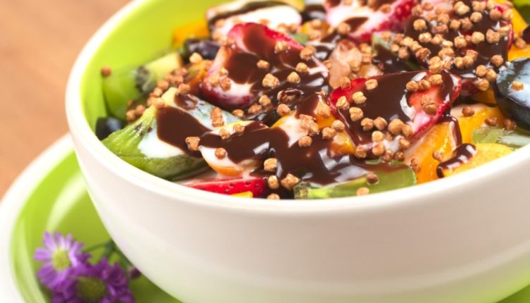Çikolata soslu meyve salatası tarifi