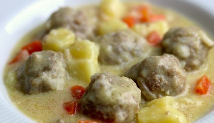 Lezzeti ile dillere destan kolay ekşili köfte tarifi